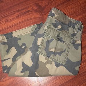 Arizon camo shorts never worn